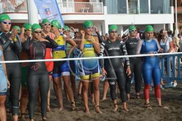 Ricardo Hernández y Raquel Aróstegui ganan con autoridad el XXVII Triatlón de Salinetas (Foto TA)